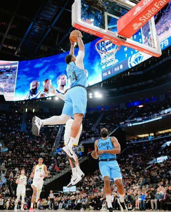 霍洛战胜对手，努力稳住排名