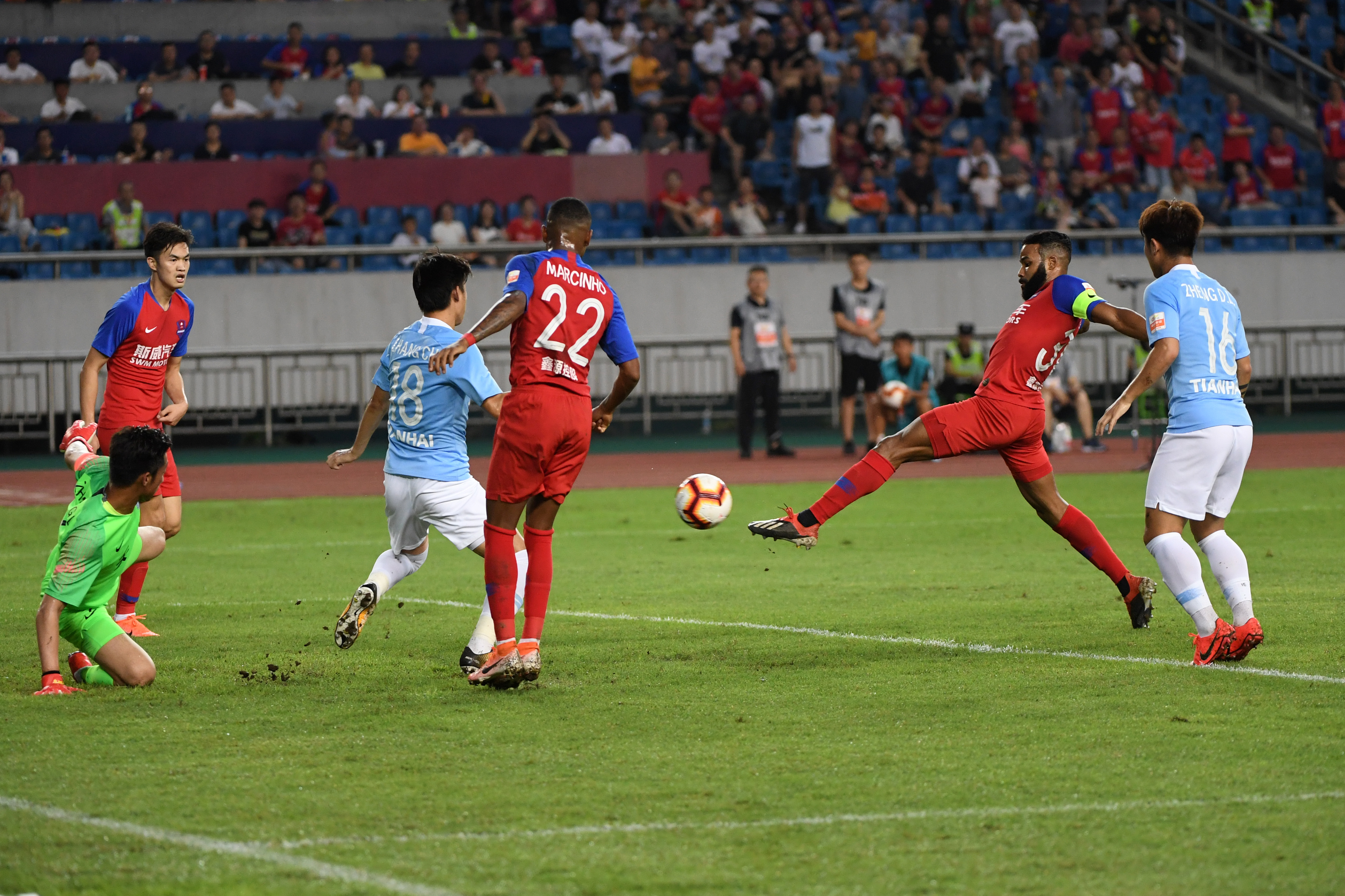 aoa体育新闻-包含重庆斯威主场不敌河北华夏幸福，遭遇失利的词条