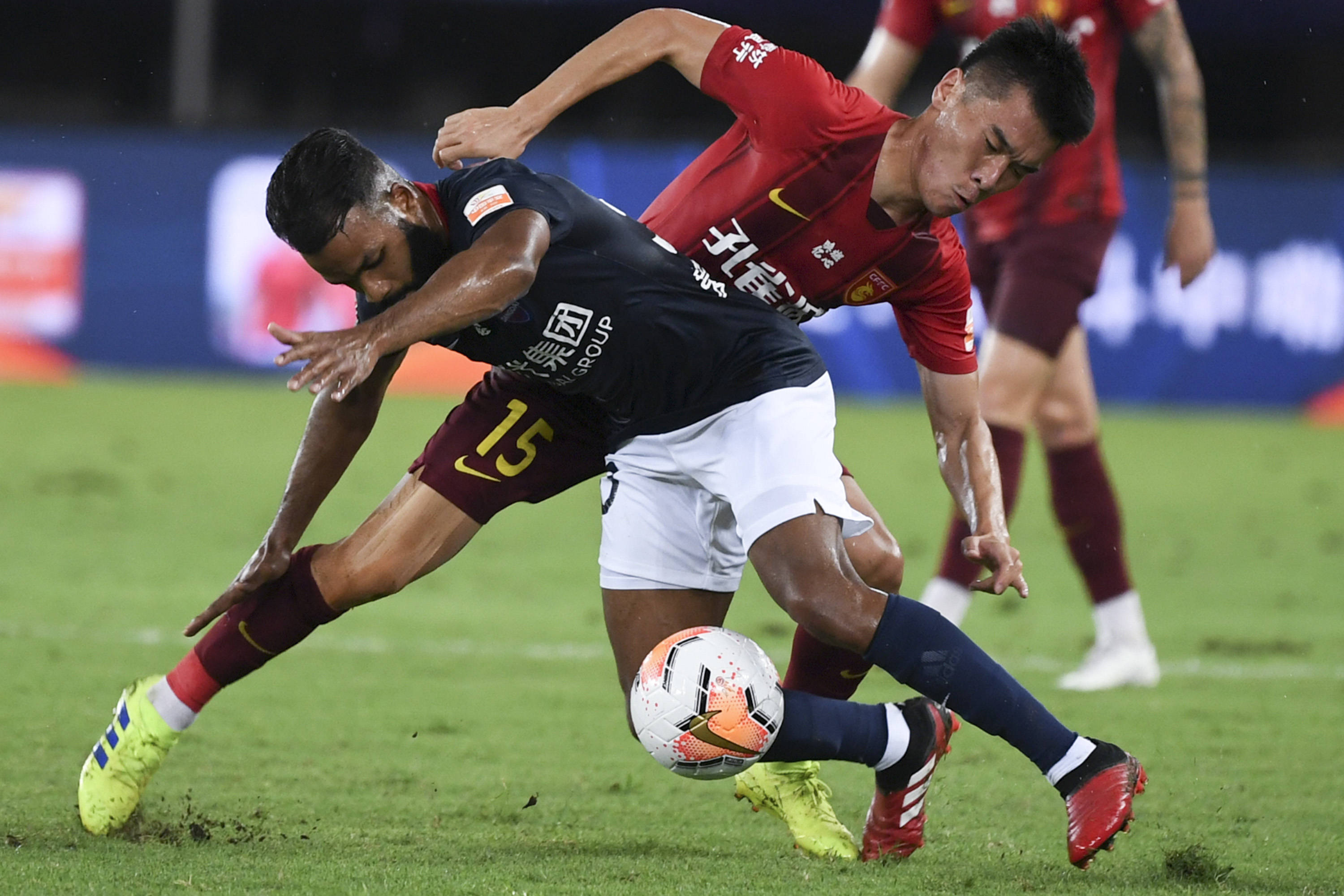 包含重庆斯威主场不敌河北华夏幸福，遭遇失利的词条