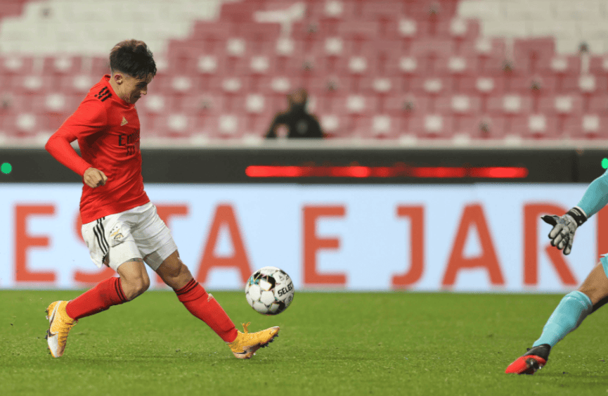 包含乌迪内斯主场大胜佛罗伦萨，斩获关键三分的词条