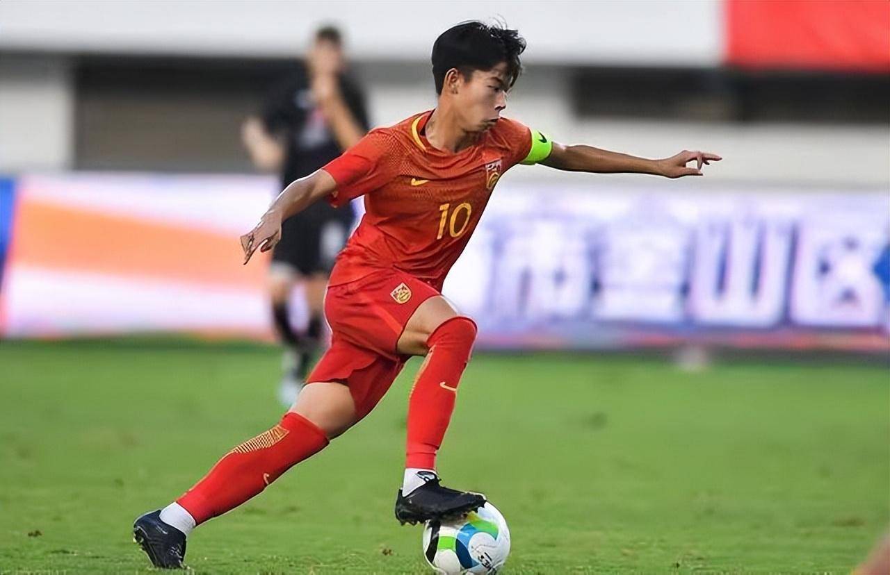 越南球队表现抢眼，成功晋级强