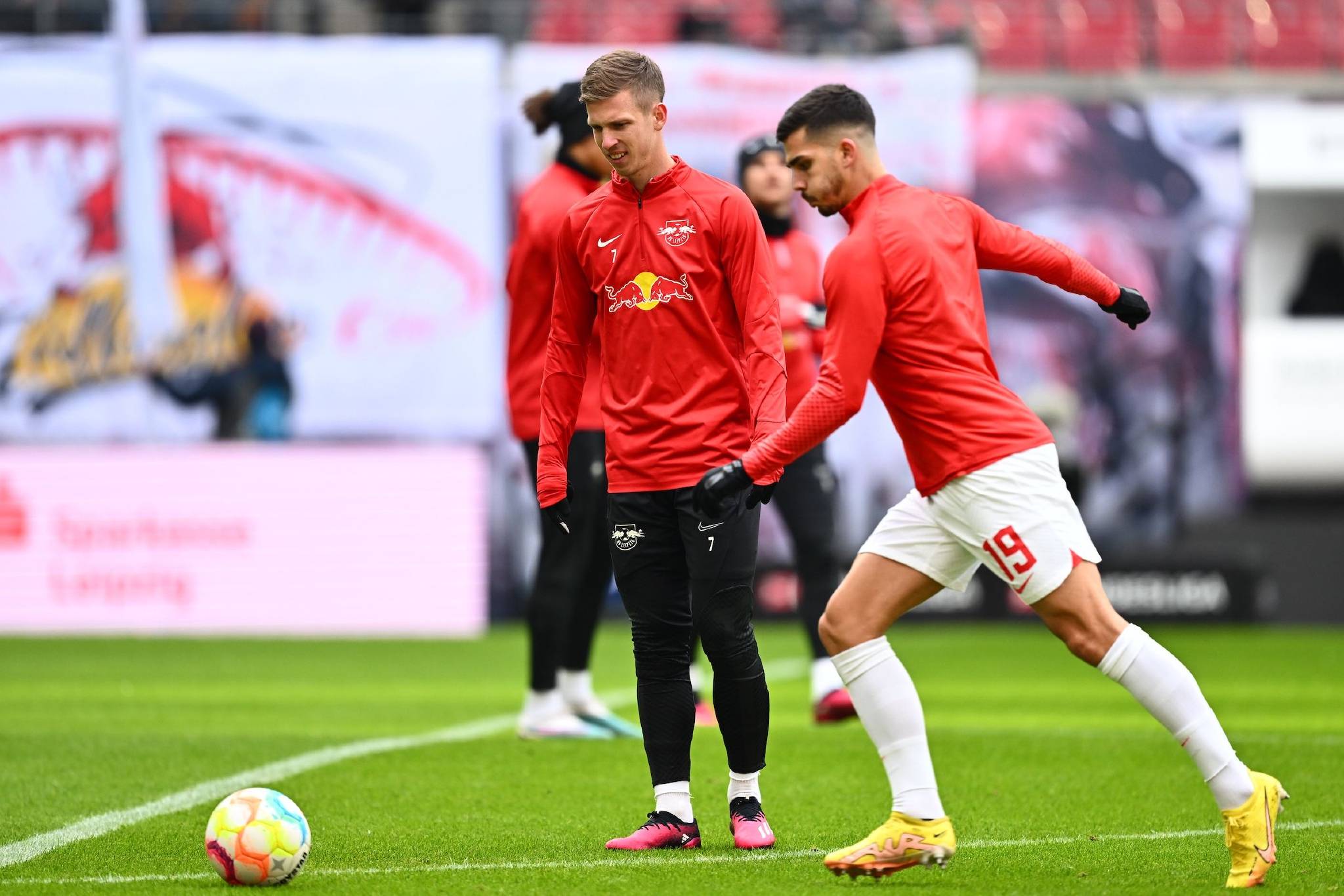 aoa体育直播-包含莱比锡红牛主场全力以赴，取得胜利双喜临门的词条