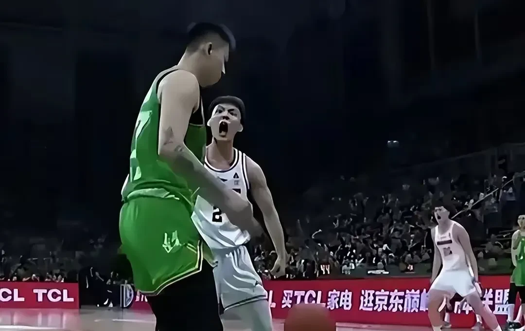 包含竞技场上焦点之战,球员实力碾压对手,赢得高分胜利的词条 包含竞技场上焦点之战,球员实力碾压对手,赢得高分胜利的词条