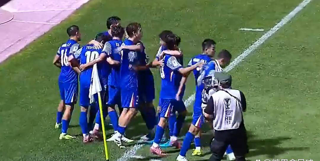 广岛三箭击败对手，豪取小组第一