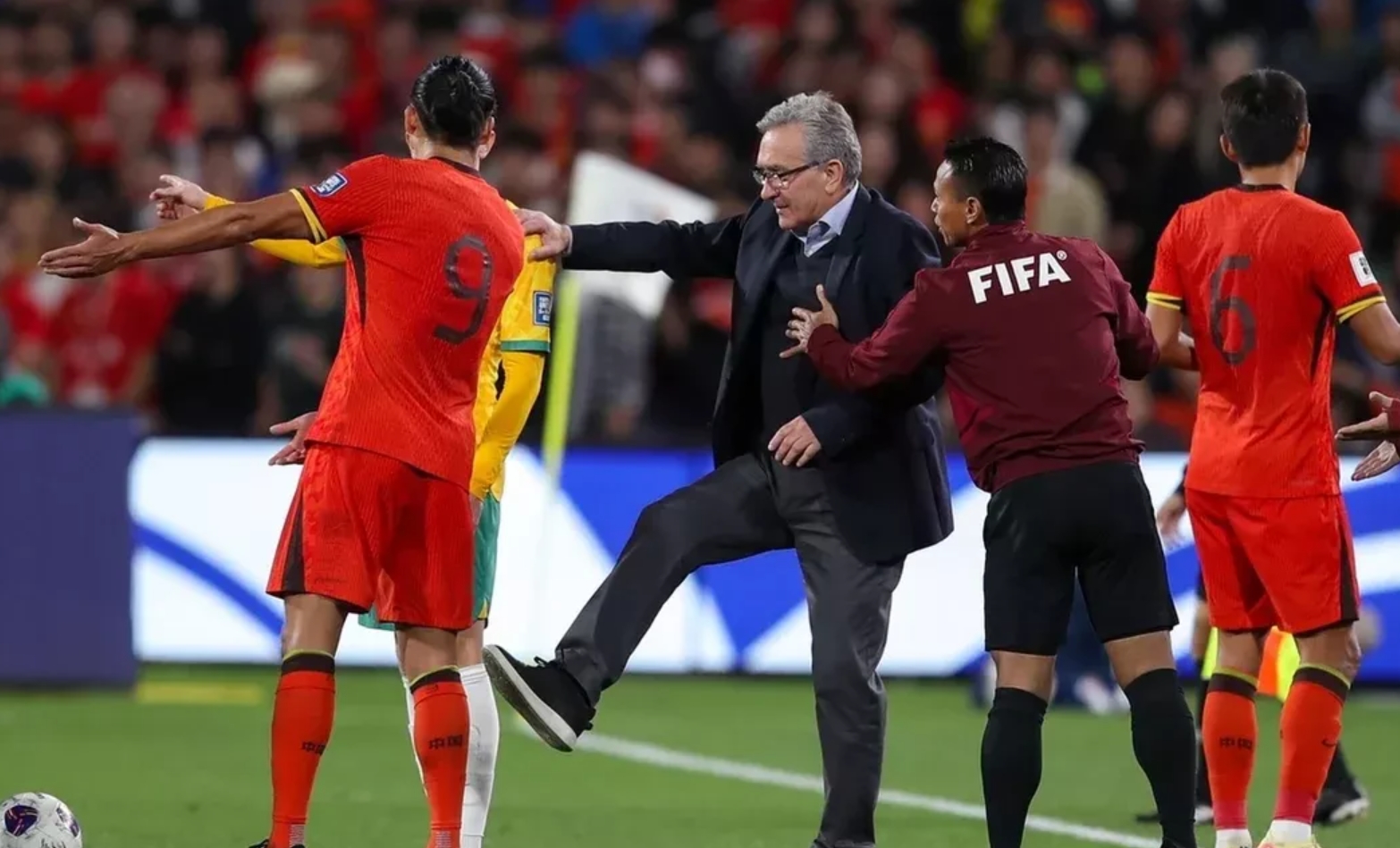 aoa体育娱乐-红黑军团战胜对手，实力跻身前三