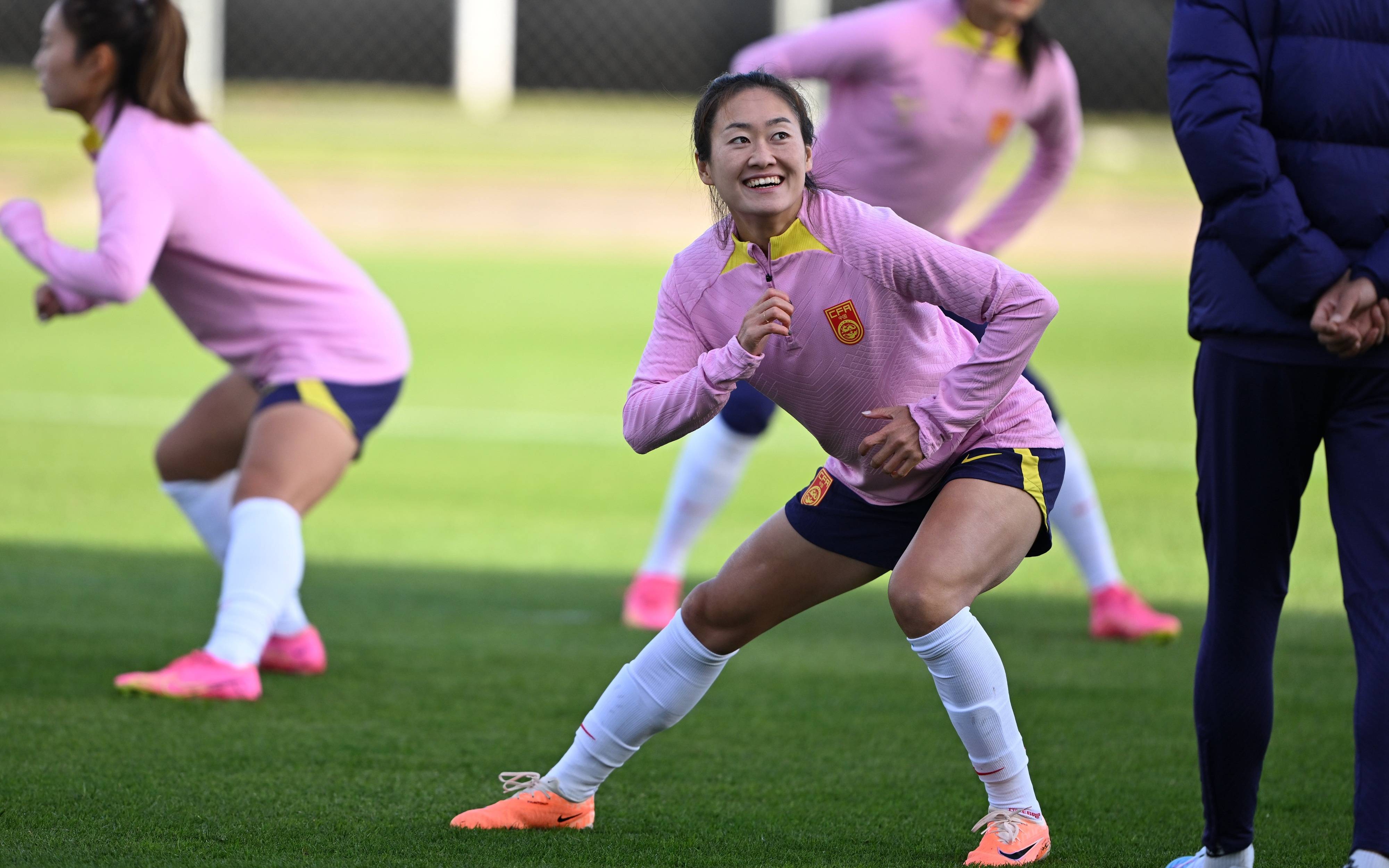 aoa体育视频-女足比赛中勇往直前，无往不利