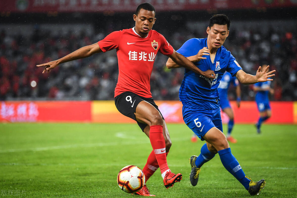 aoa体育馆-关于东道主队赛季表现不俗，多名球员崭露头角的信息