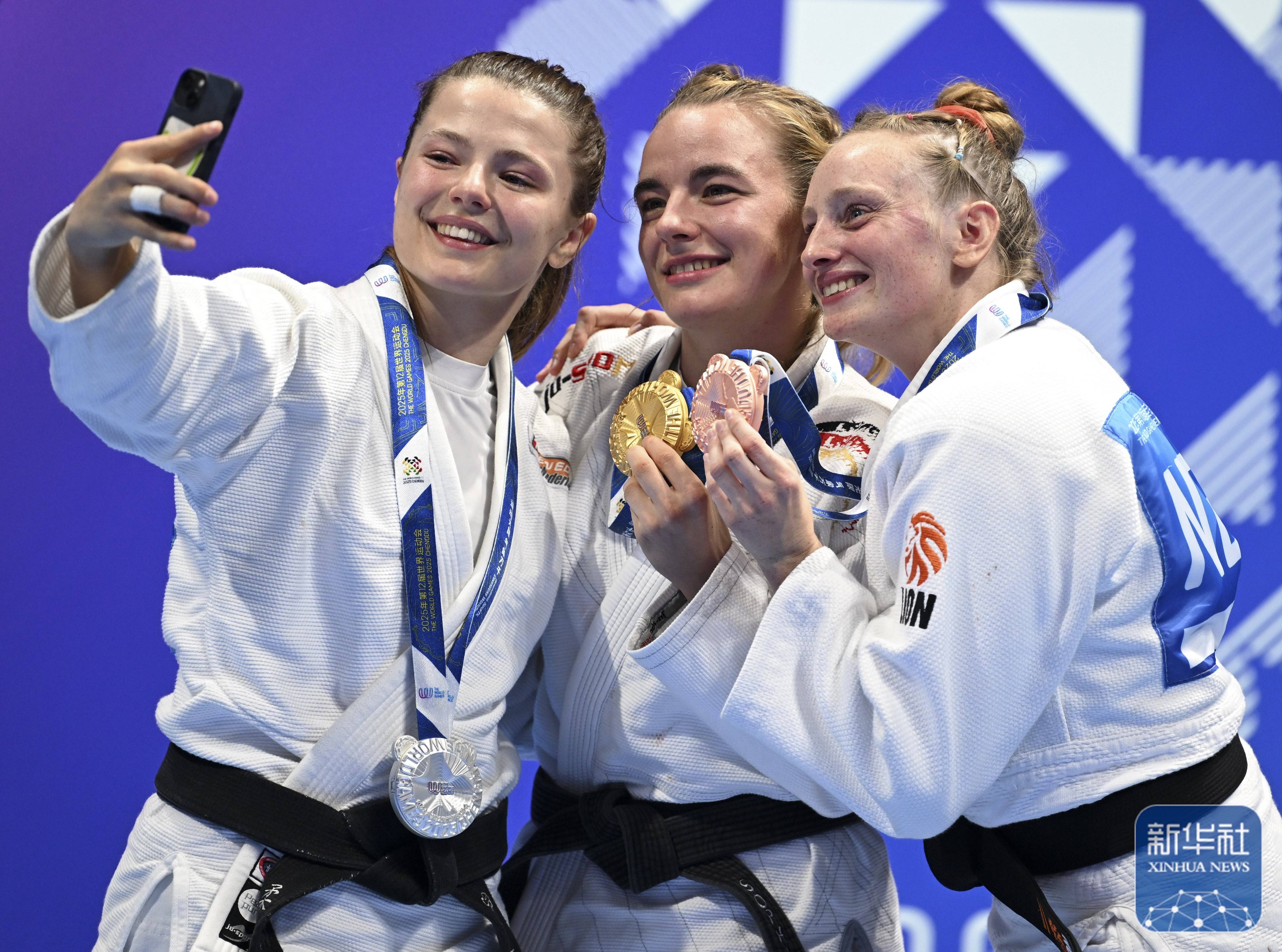 aoa体育活动-德国代表团在击剑比赛中取得成功