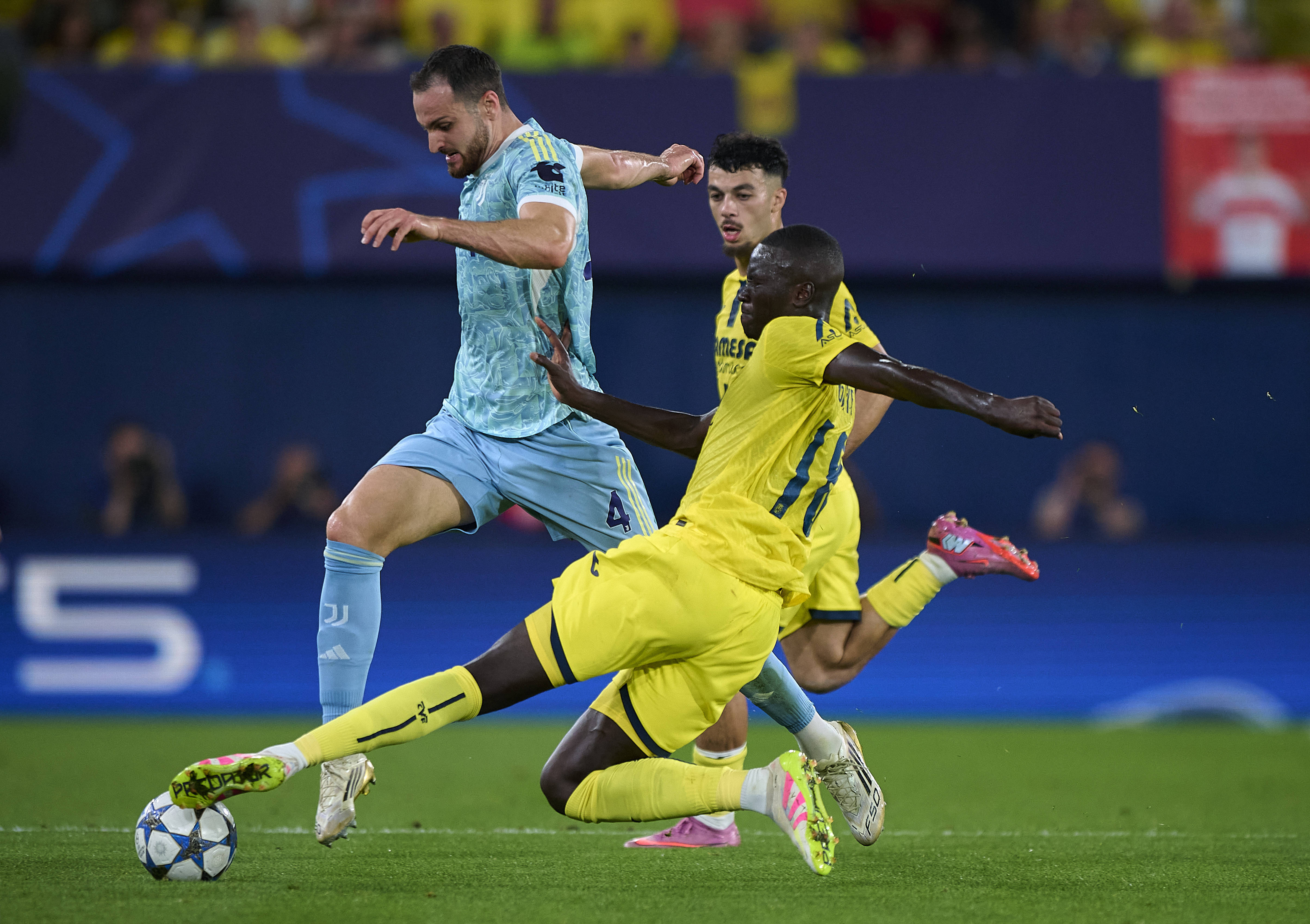 包含尤文图斯意外输球，客场比分不利的词条