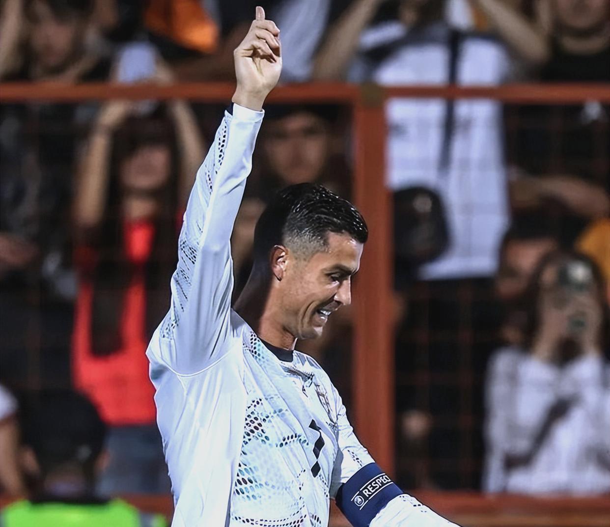 关于欧预赛激战连连,球员们拼尽全力的信息 关于欧预赛激战连连,球员们拼尽全力的信息